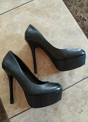 Шкіряні туфлі човники