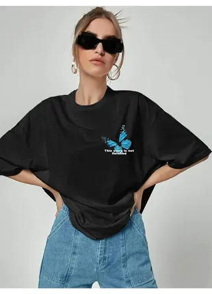 Жіноча футболка з принтом метелика