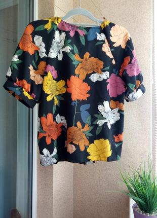 Красива літня блуза в ретро стилі в квітковий принт3 фото