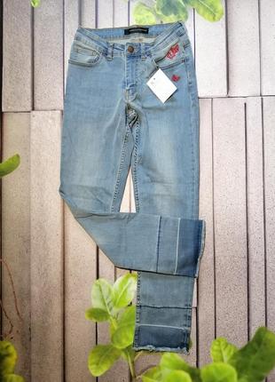 Хит сезона светлые джинсы с бахромой1 фото