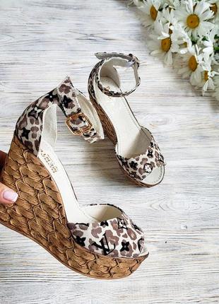 Супер стильні, замшеві жіночі босоніжки на платформі "wow" в наявності та під відшив💙💛🏆