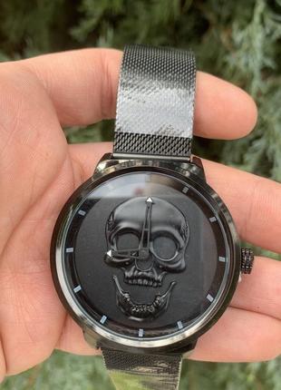 Великі чоловічі наручні годинники чорні з черепом3 фото