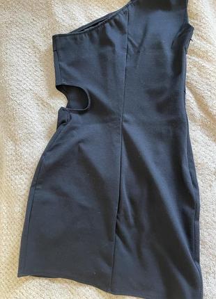 Чорна сукня з вирізами5 фото