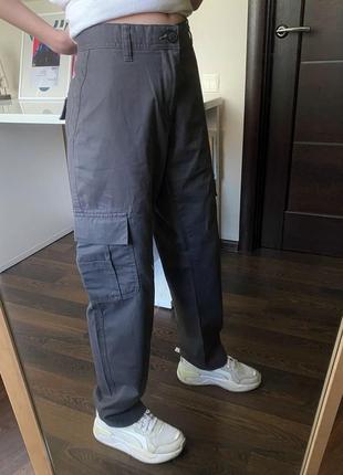 Штаны с карманами карго темно-серые2 фото
