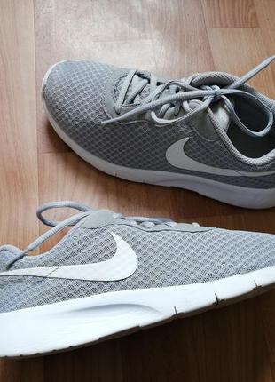 Кросiвки nike tanjun