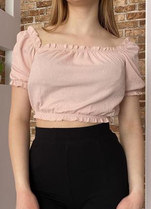Нежно-розовая блузка женская укороченная1 фото