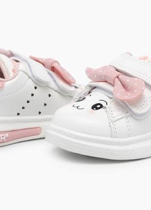 Білі кросівки для дівчат