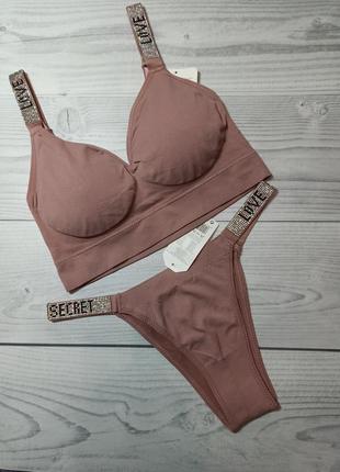 Хороший и эффектный комплект топ+ трусики бразилианы от проверенного производителя ouno со стразами и надписью secret love ouno 3370 dyana 3936