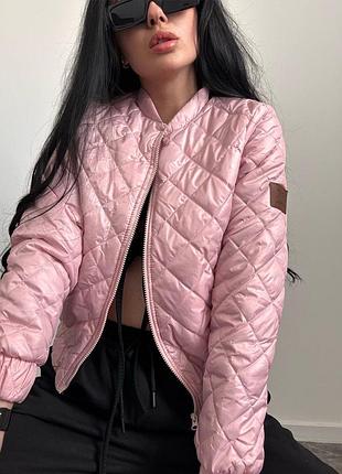 Курточка бомбер стеганая короткая легкая весенняя бежевая черная белая розовая пудровая на молнии пиджак кардиган кофта
