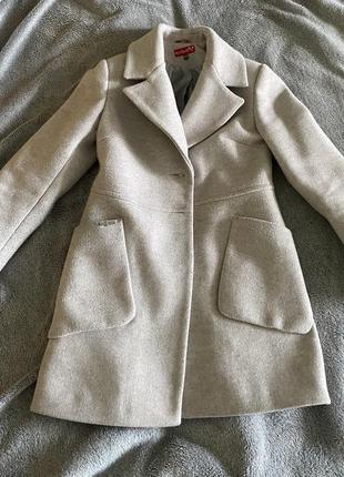Демисезонное женское пальто размера м