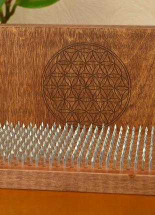 Доска для стояния на гвоздях "цветок жизни" из натурального дерева для начинающих с шагом 1 см, коричневая
