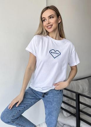 Футболка з вишитим серцем