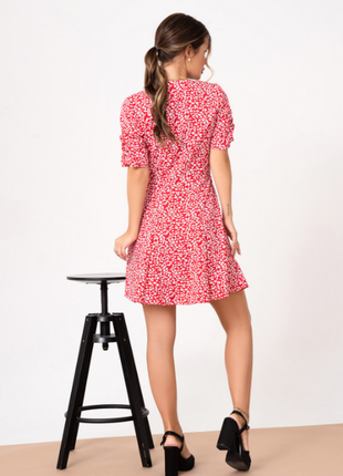 Приталенное цветочное мини платье с декольте легкое 2 цвета3 фото