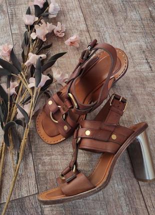 Кожаные коричневые босоножки на массивном каблуке от celine италия