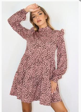 Розовое платье  длинными рукавами  леопардовым принтом с оборкой на плече missguded(размер 12)