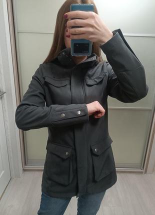 Жіноча куртка вітровка весняна