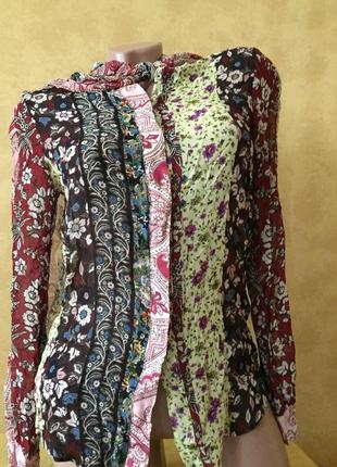 Красива блуза з яскравим принтом / сорочка