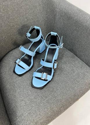 Голубые босоножки с пряжками на квадратном каблуке с натуральной кожи2 фото