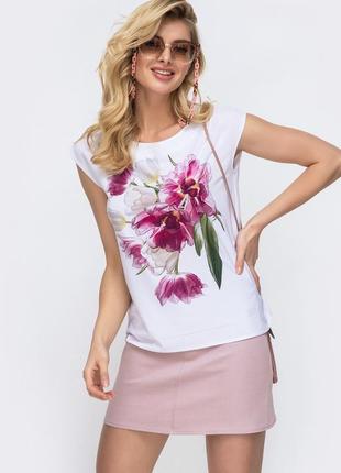 Блузка прямого крою з барвистим принтом.1 фото
