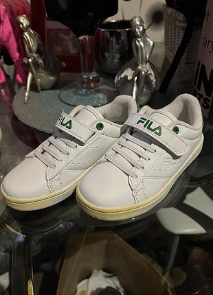 Продам детские кроссовки fila