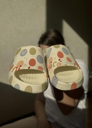 Шльопанці з піни жіночі молочного кольору