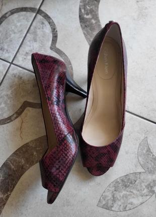 Новые туфли, босоножки calvin klein2 фото