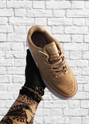 Жіночі демісезонні шкіряні кросівки nike air force 1 low jester beige.