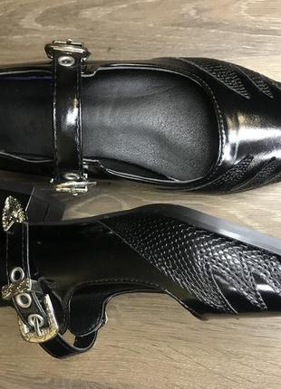 Чорні ретро туфлі з гострим носком3 фото