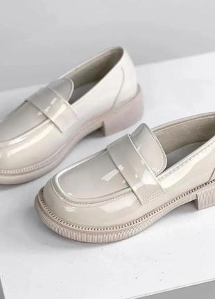 Шикарные лаковые лоферы