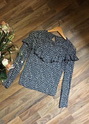 Чорно-біла блуза