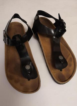 Зручні і легкі босоніжки crunland junior vera pelle