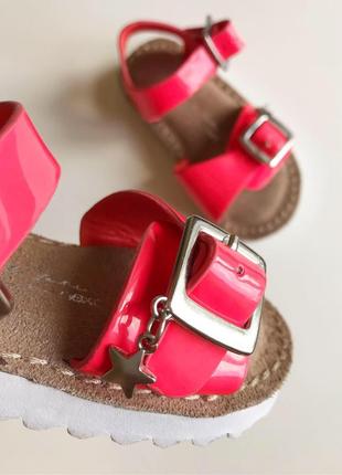 Сандалі некст