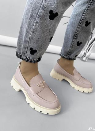 Лоферы женские розовые туфли