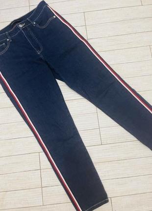 Брендовые джинсы с красными лампасами, оригинал