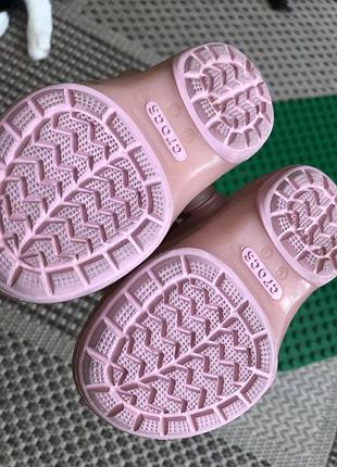 Босоножки шлепки для девочки crocs 2