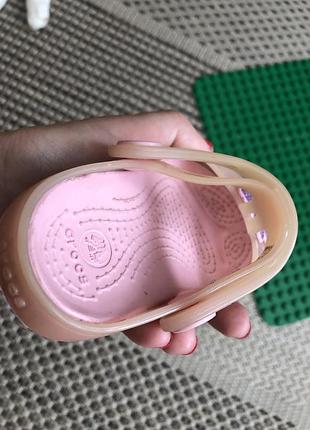 Босоножки шлепки для девочки crocs 5