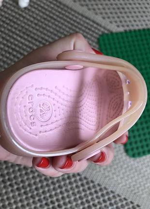 Босоножки шлепки для девочки crocs 6