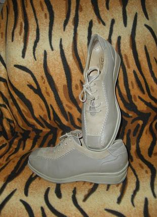 Туфли женские,кожаные,комбинированные светло-серо-коричневые.