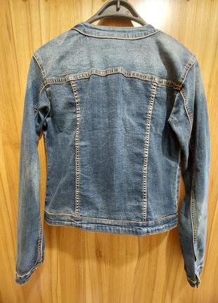 Классный джинсовый укороченный пиджак со стразами 48 размера8 фото