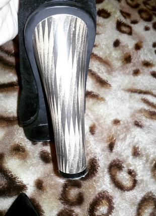 Женские черные замшевые туфли на высоком толстом каблуке4 фото