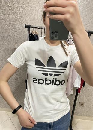 Футболка adidas