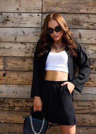 Женский черный легкий костюм с рубашкой и шортами4 фото