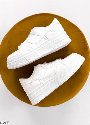 Кросівки жіночі білого кольору, недорогі білі кросівки 2023