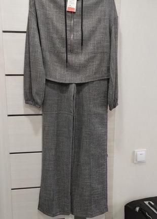 Гарний і стильний костюм