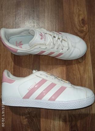 Кросівки adidas р.35