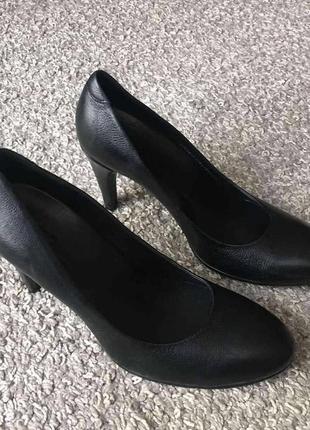 Розпродажа бомбезні туфлі