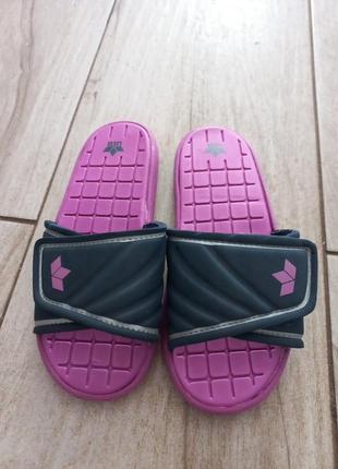 Фирменные, очень красивые, легкие шлепанцы