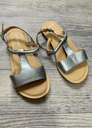 Мего классные сандали