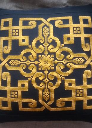 Декоративна наволочка. ручна вишивка болгарським хрестом.2 фото