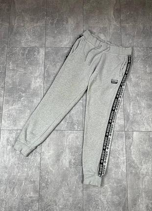 Adidas спортвик штаны